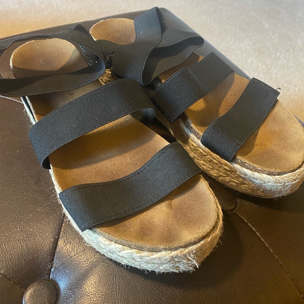 Steve Madden platform sandals black